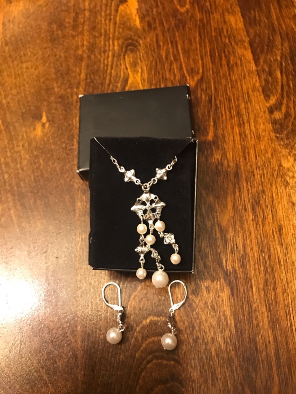 Avon Silver-Tone Pearl Dangle Necklace & matching earrings.